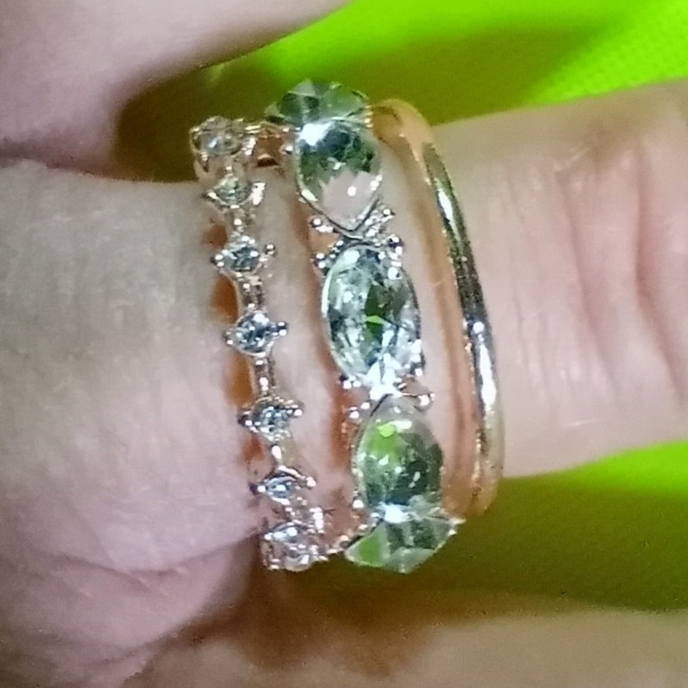 Goldtone crystal stretch adjustable Ring size 9